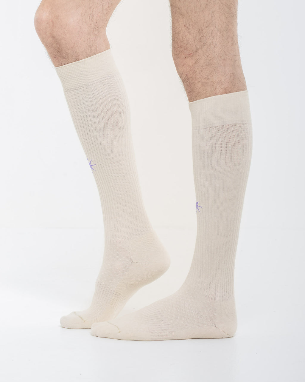 Cardo Radura Apex Knee High socks in ecru, side view on a model against a white background.