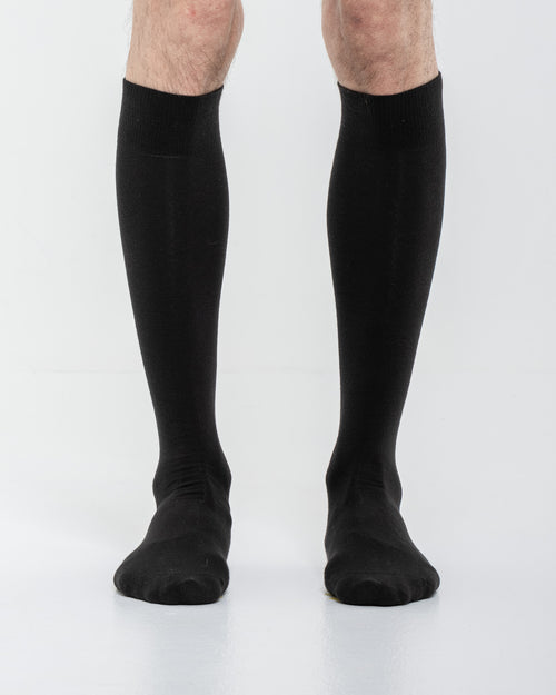 Cardo Radura Field Knee High socks in black, front view on a model against a white background.