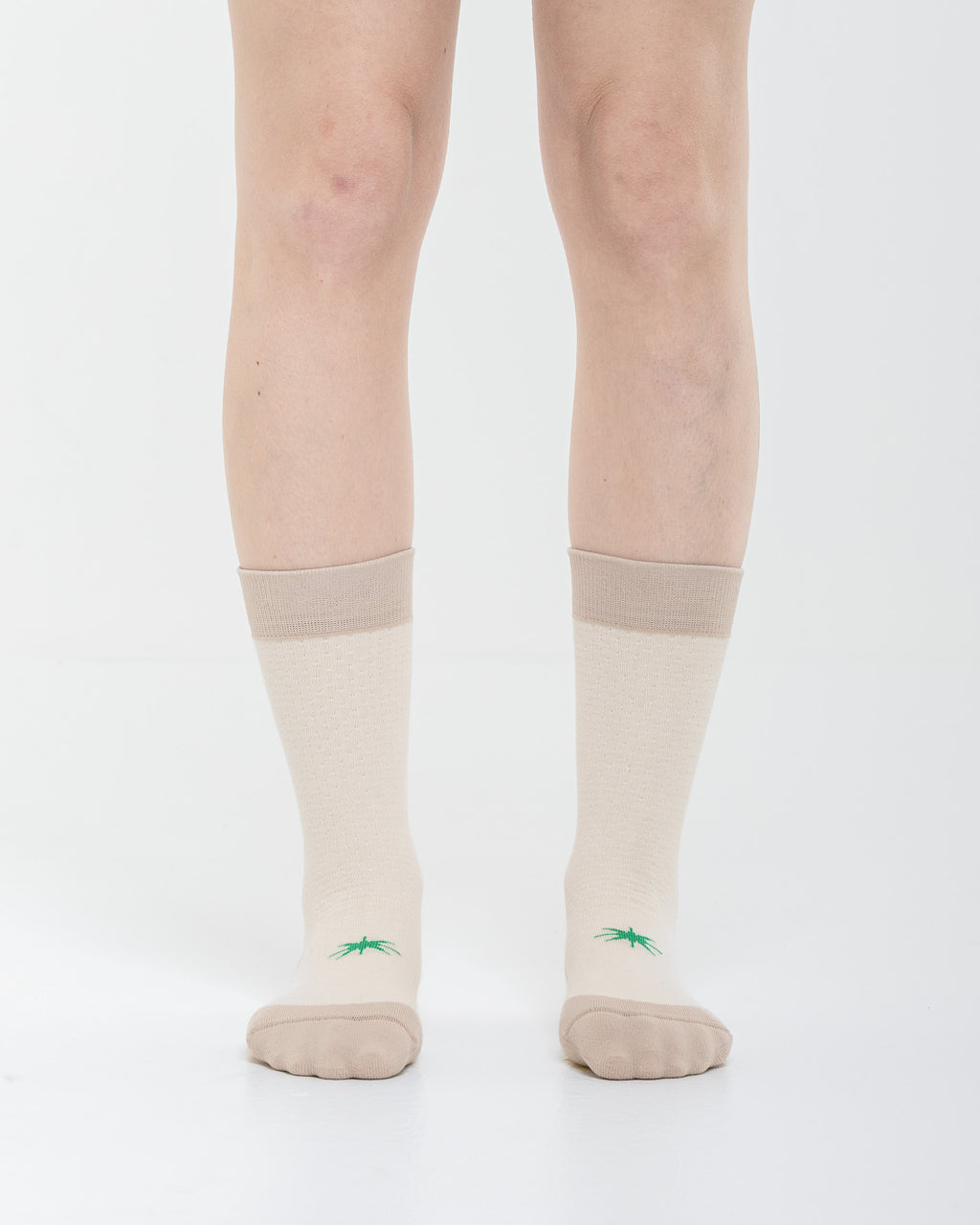 Cardo Radura Strata Lite Half Calf socks in Dove, front view showing the contrasting toe and cuff.