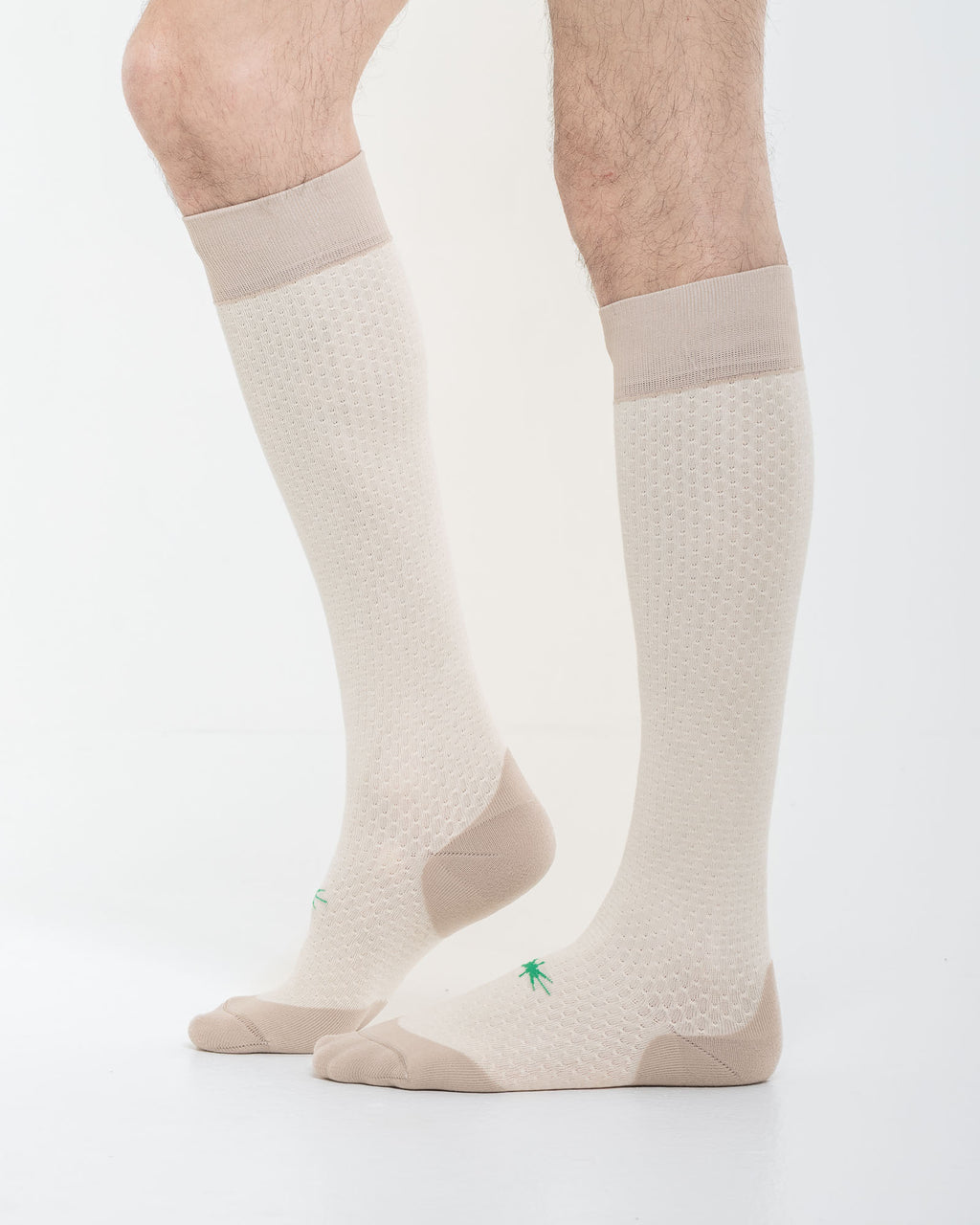 Cardo Radura Strata Lite Knee High socks in Dove, side view showing the cushioned heel and toe.
