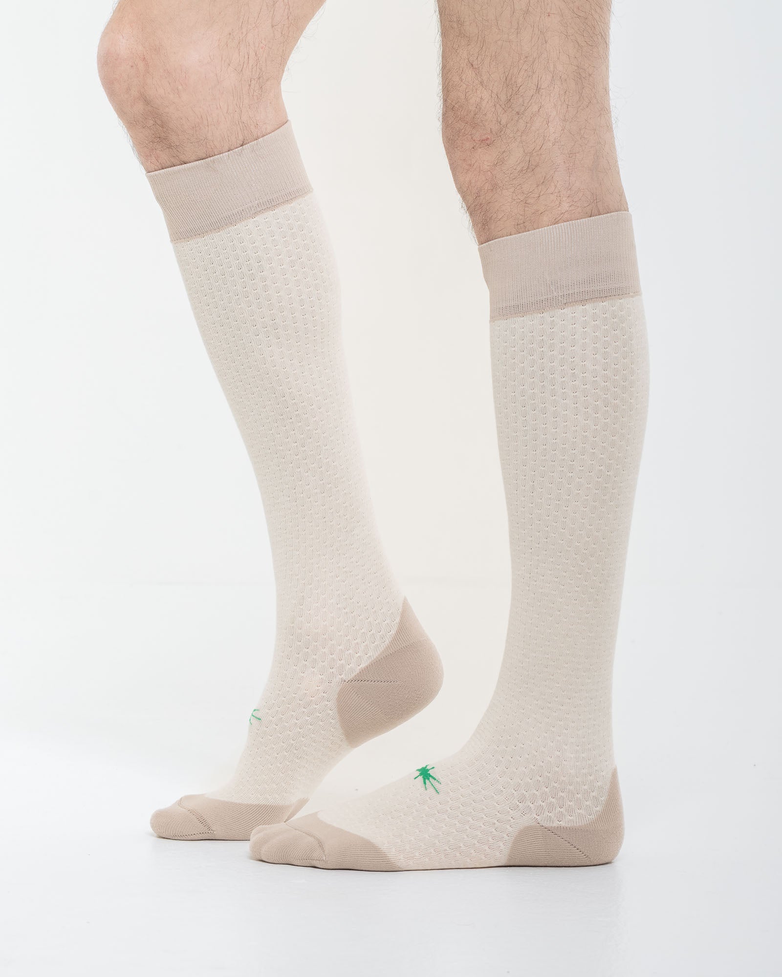 Cardo Radura Strata Lite Knee High socks in Dove, side view showing the cushioned heel and toe.
