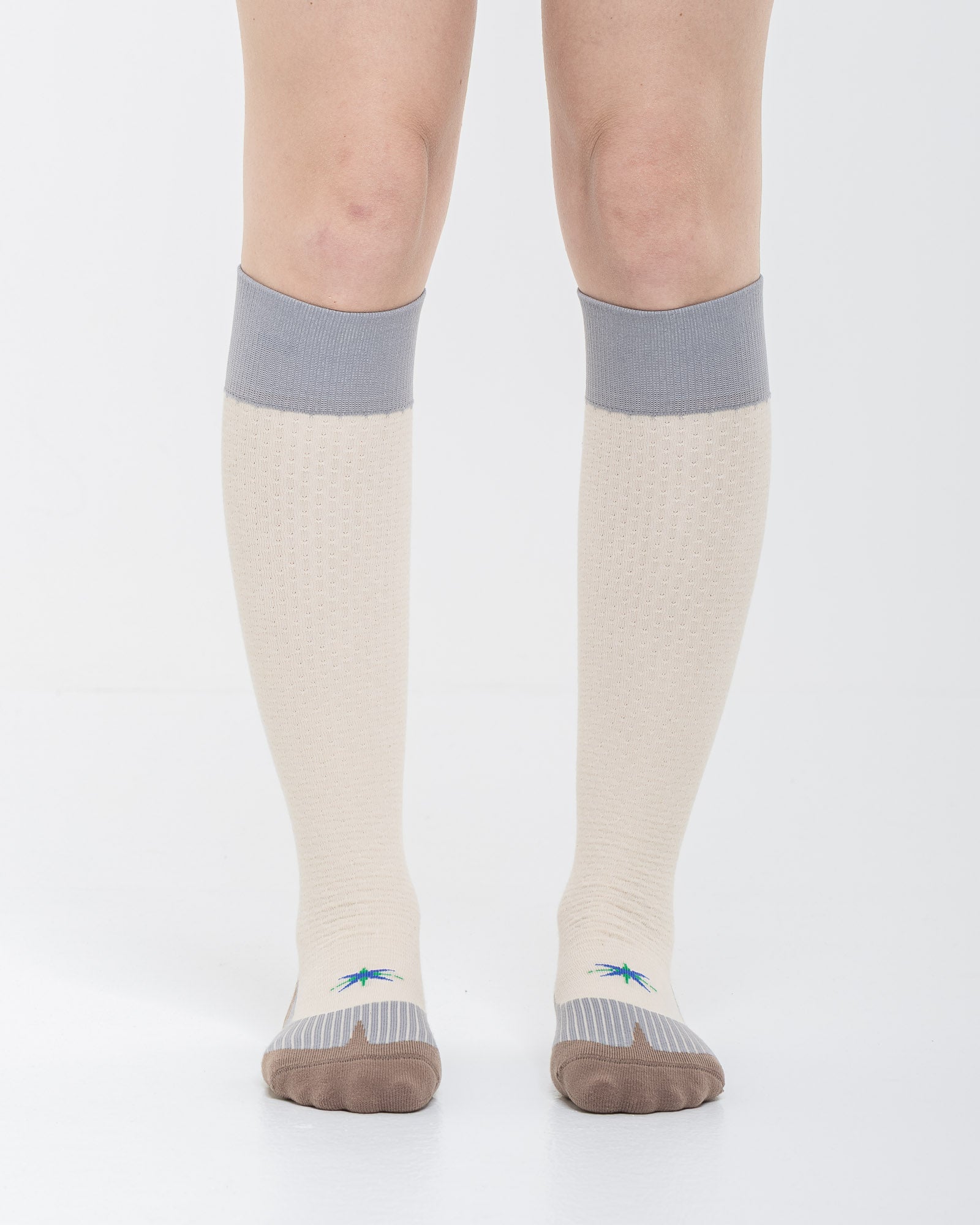 Cardo Radura Strata Knee High socks in ecru, grey and brown, front view showing the cushioned toe.