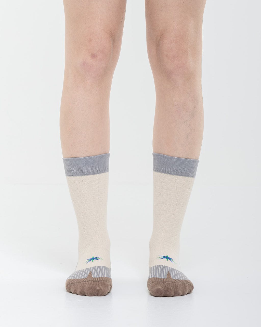 Cardo Radura Strata Half Calf socks in ecru, grey and brown, front view showing the cushioned toe.