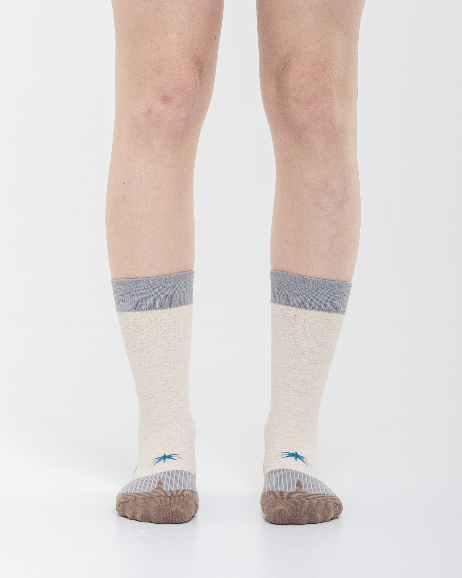 Cardo Radura Strata Half Calf socks in ecru, grey and brown, front view showing the cushioned toe.